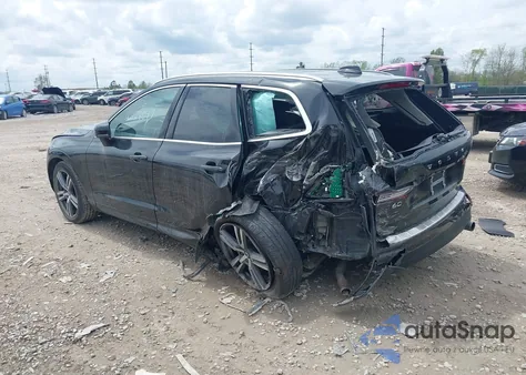 2021 Volvo Xc60 T5 Momentum z USA, uszkodzony, nr VIN YV4102RKXM1739748